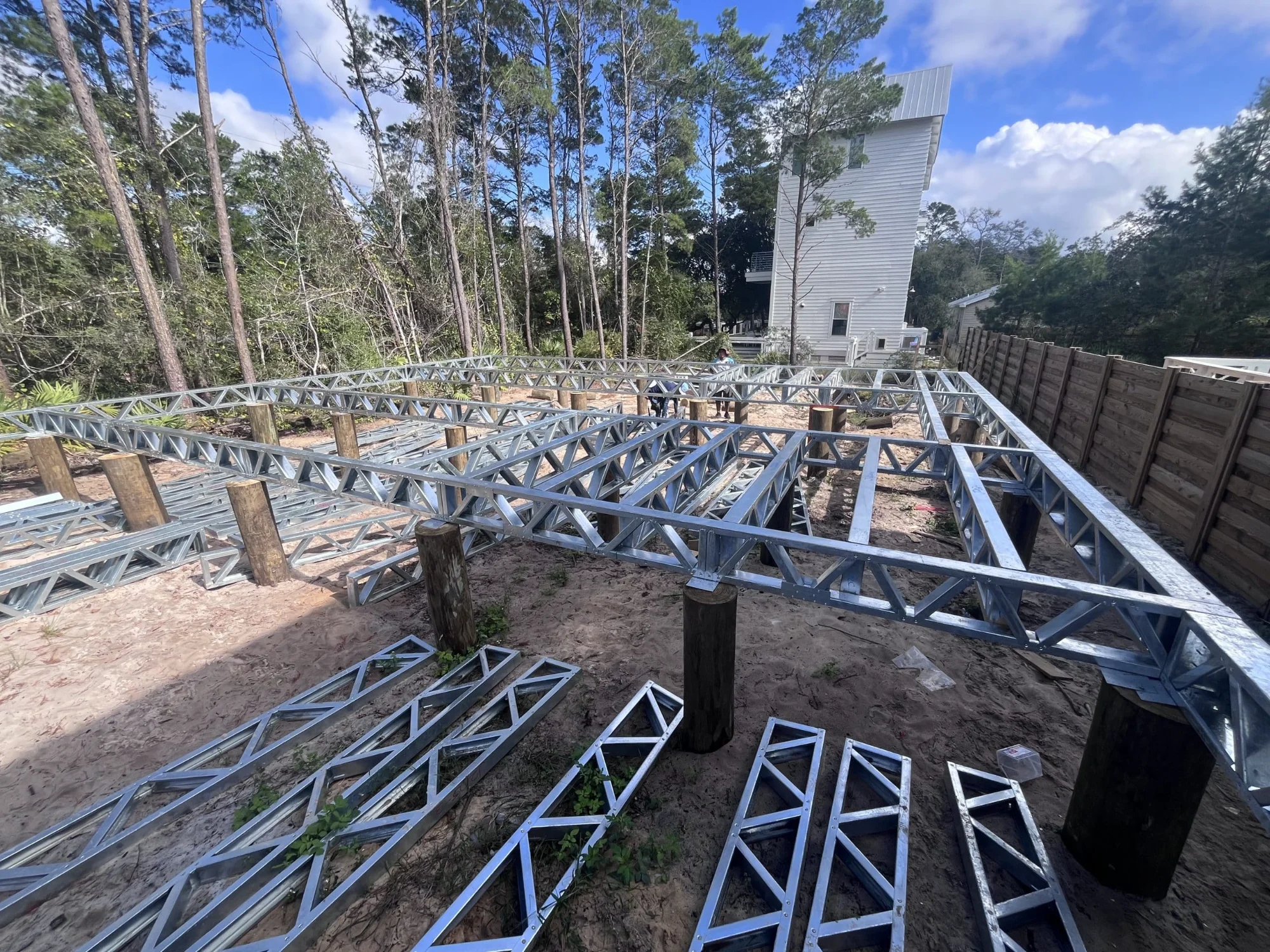 Steel floor joist system on Mississippi foundation